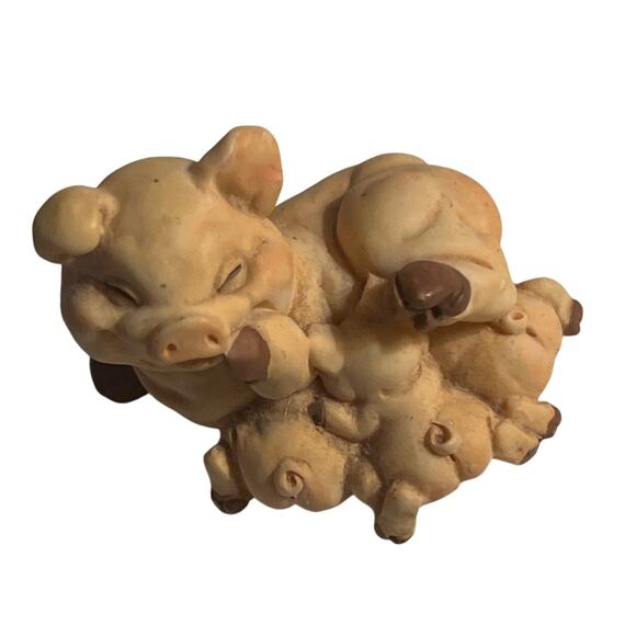 Mama Pig Resin Figure with 3 Piglets Nursing 1994 Signed J.C. - Picture 5 of 7